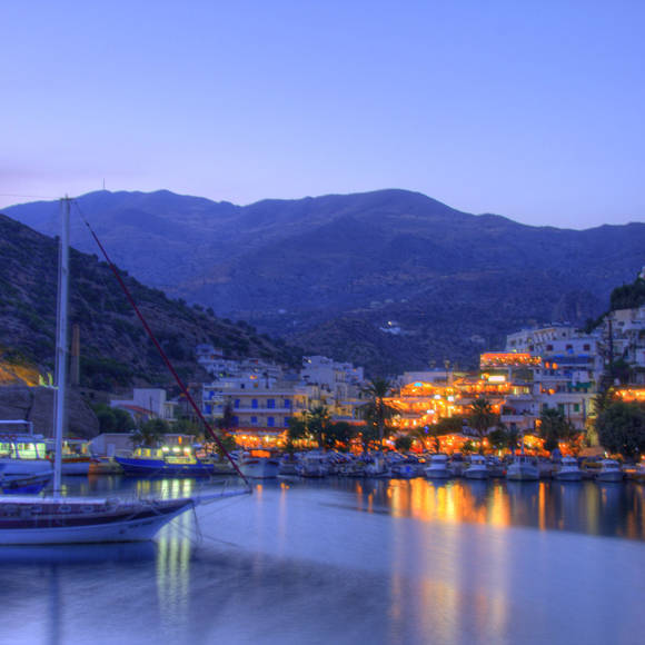 

palazzo-greco-boutique-hotel-Agia_Galllini_Hafen2.jpg