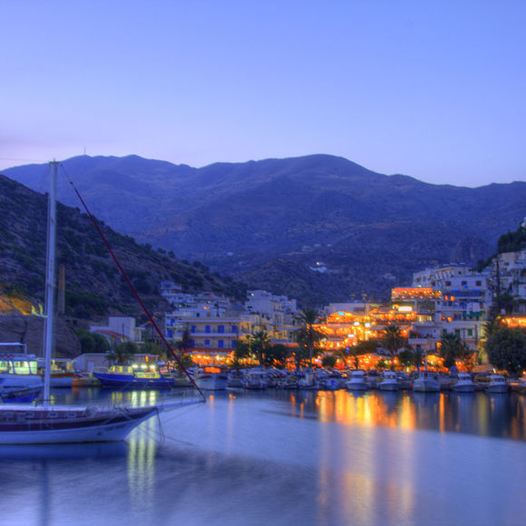 

palazzo-greco-boutique-hotel-Agia_Galllini_Hafen2.jpg